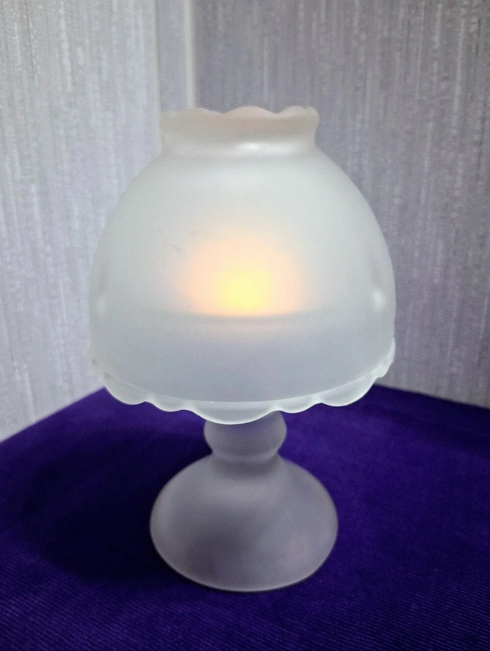 Vintage Fairy Lamp Frosted White Scalloped Edge